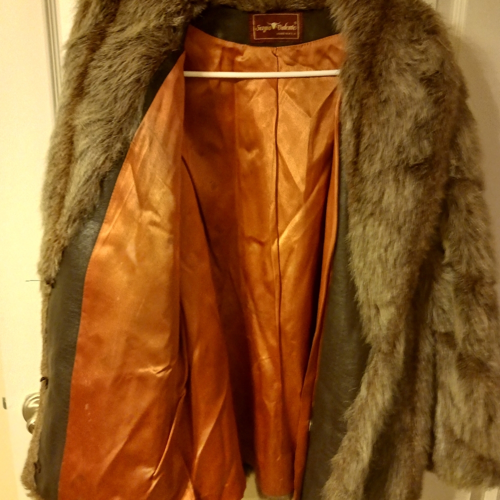 Fur coat - Picture 2 of 5